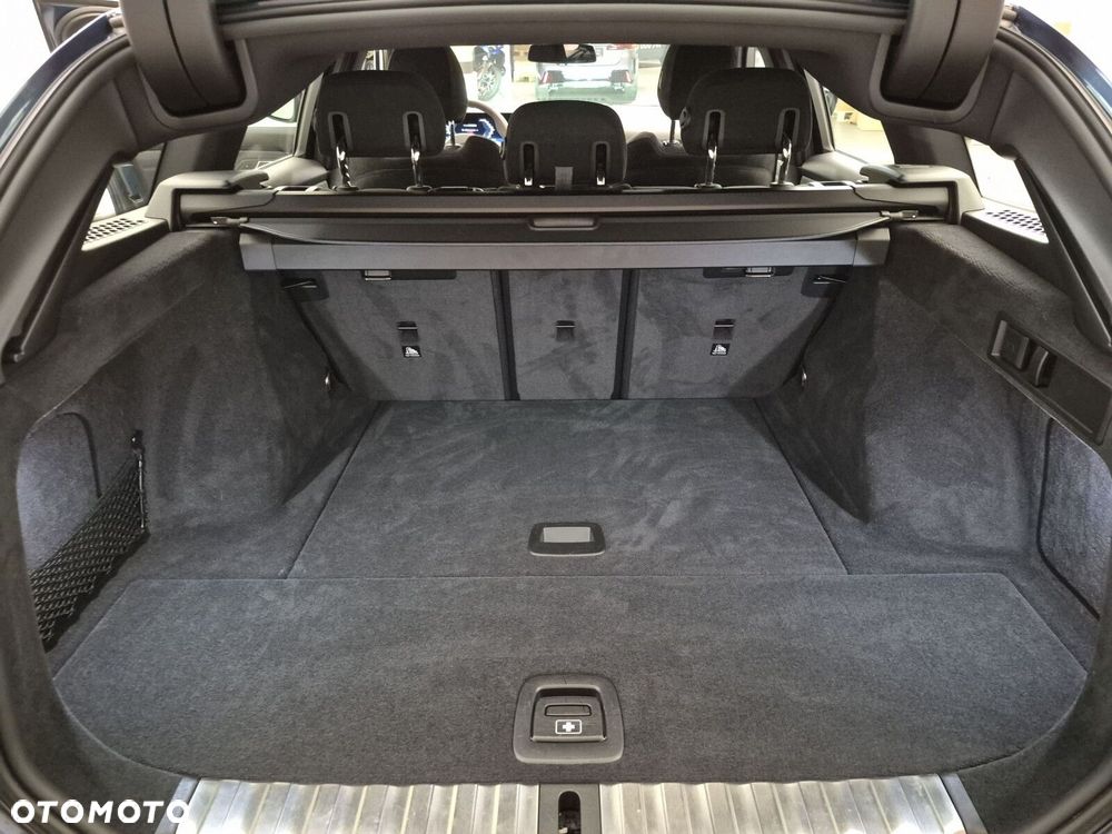 BMW Seria 3 330i xDrive M Sport - 27