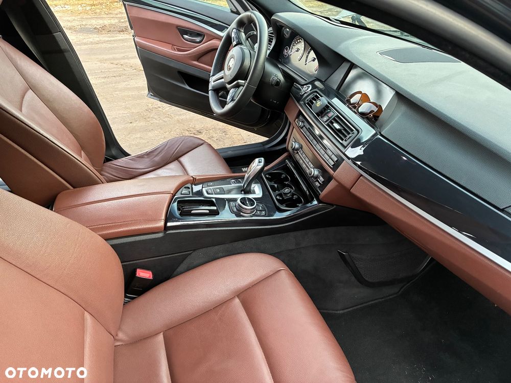 BMW Seria 5 525d Luxury Line - 16