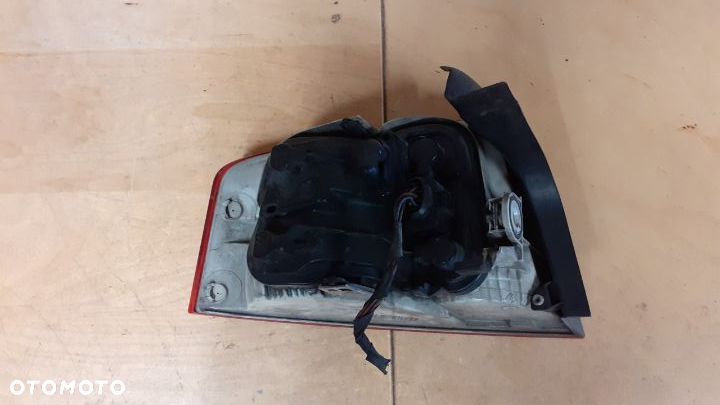 AUDI A4 B7 SEDAN LAMPA TYL TYLNA PRAWA - 2
