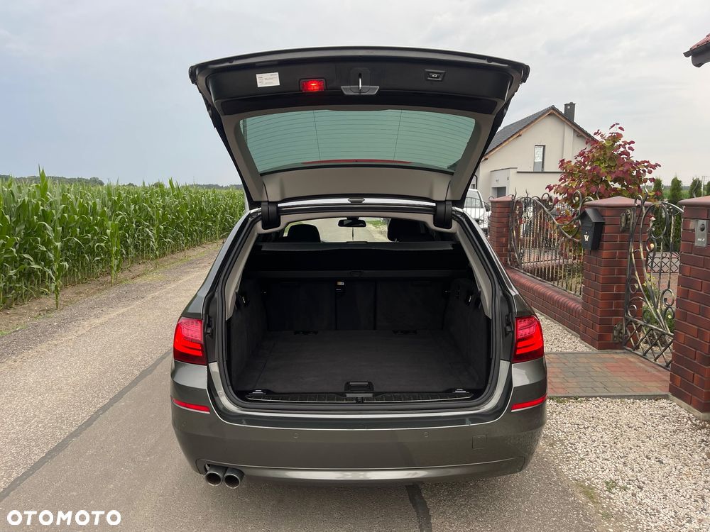 BMW Seria 5 525d Sport-Aut Modern Line - 34
