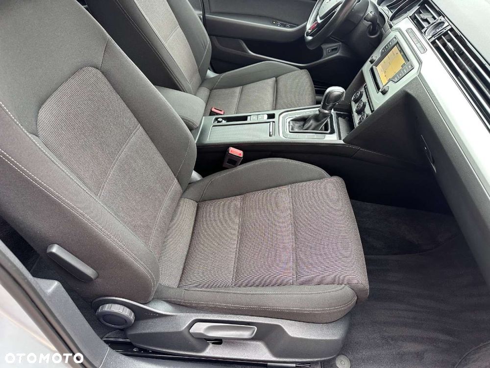 Volkswagen Passat - 28