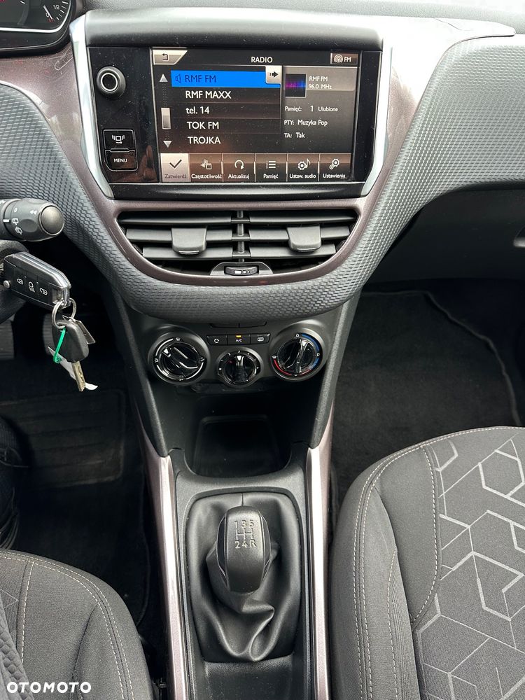 Peugeot 2008 1.2 Pure Tech GPF Style - 22