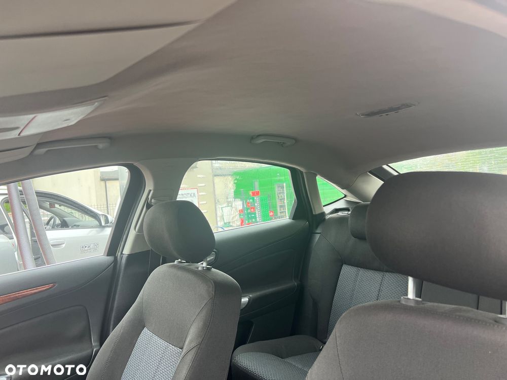 Ford Mondeo 2.0 TDCi Ghia - 8
