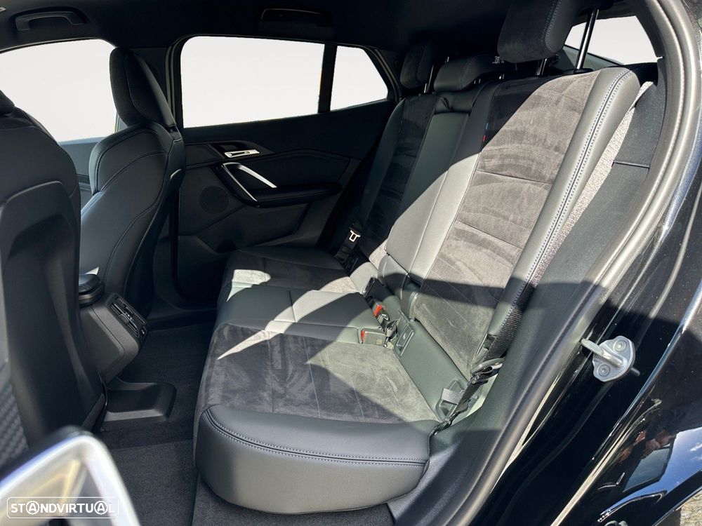 BMW iX2 eDrive20 - 13