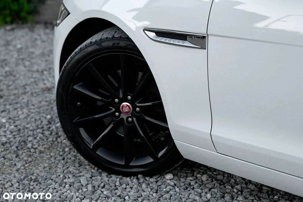 Jaguar XF 20d Prestige - 12