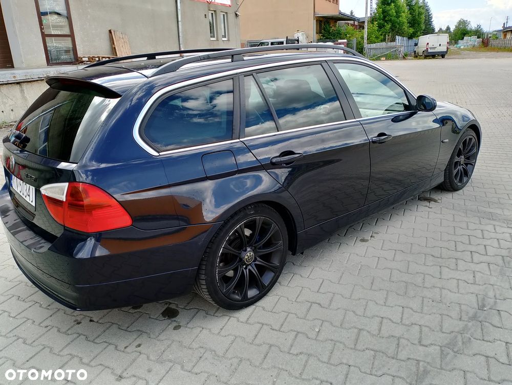 BMW Seria 3 325i - 4