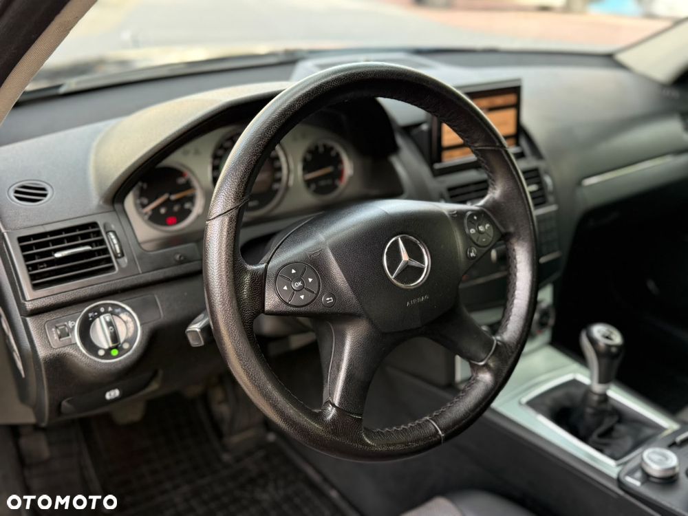 Mercedes-Benz Klasa C 220 CDI DPF Avantgarde - 23