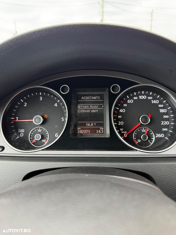 Volkswagen Passat 2.0 TDI 4Motion DPF DSG Comfortline - 9