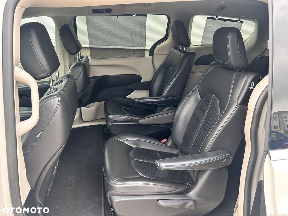 Chrysler Pacifica - 28