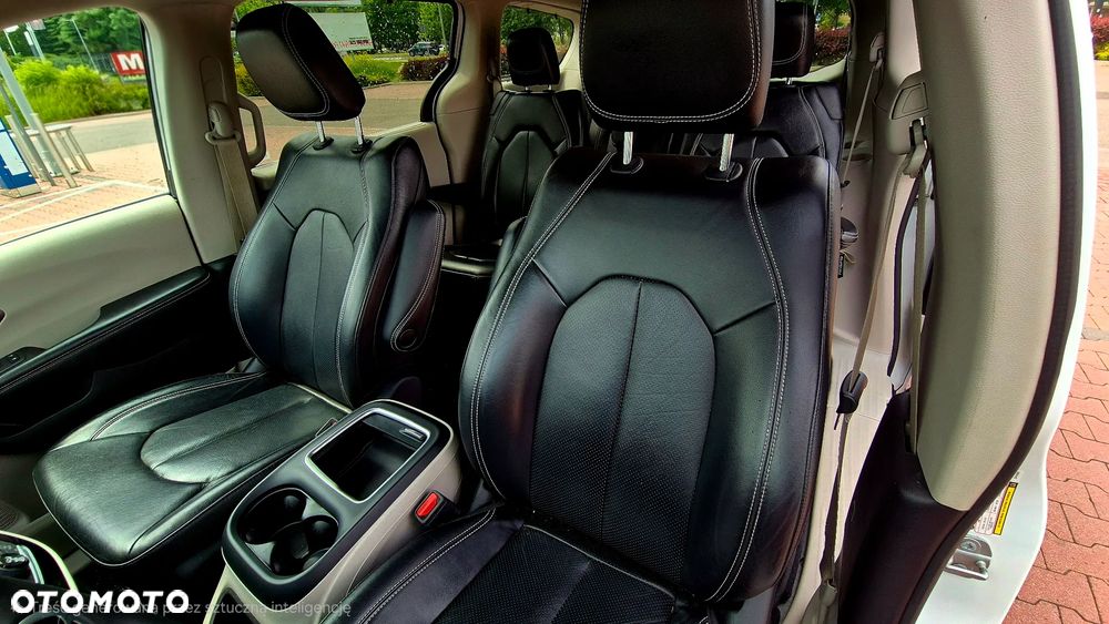 Chrysler Pacifica - 10