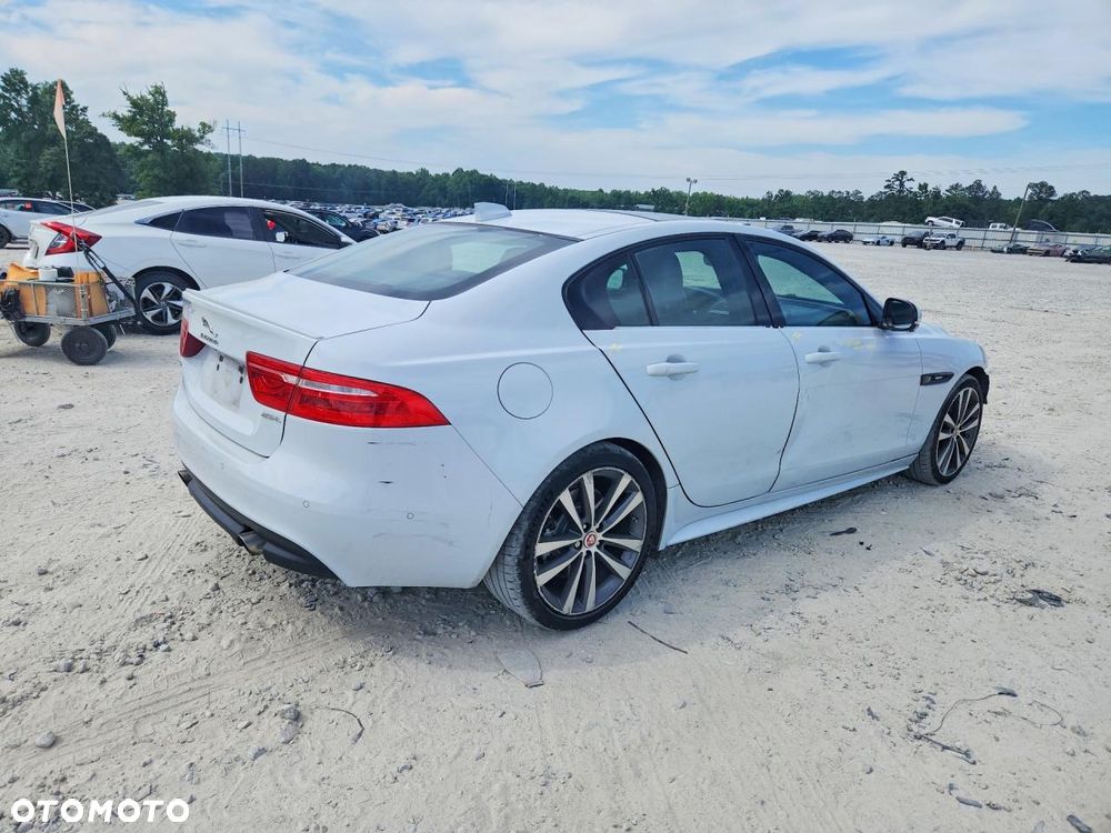 Jaguar XE - 6