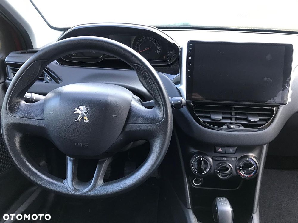 Peugeot 208 - 10