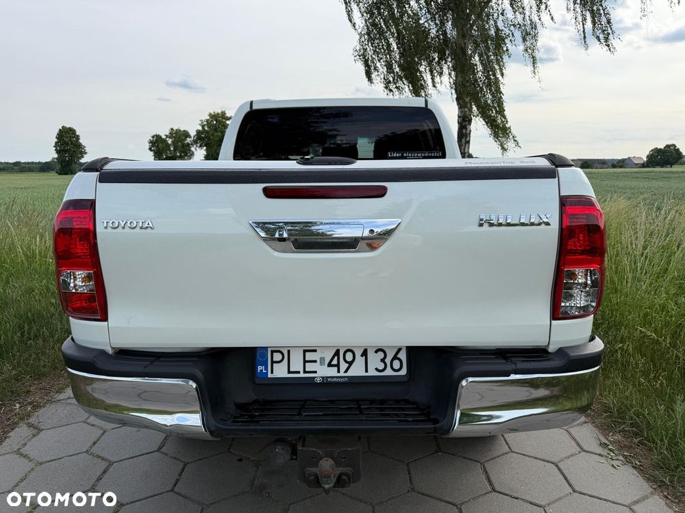 Toyota Hilux 2.4 D-4D Double Cab SR5 4x4 - 5