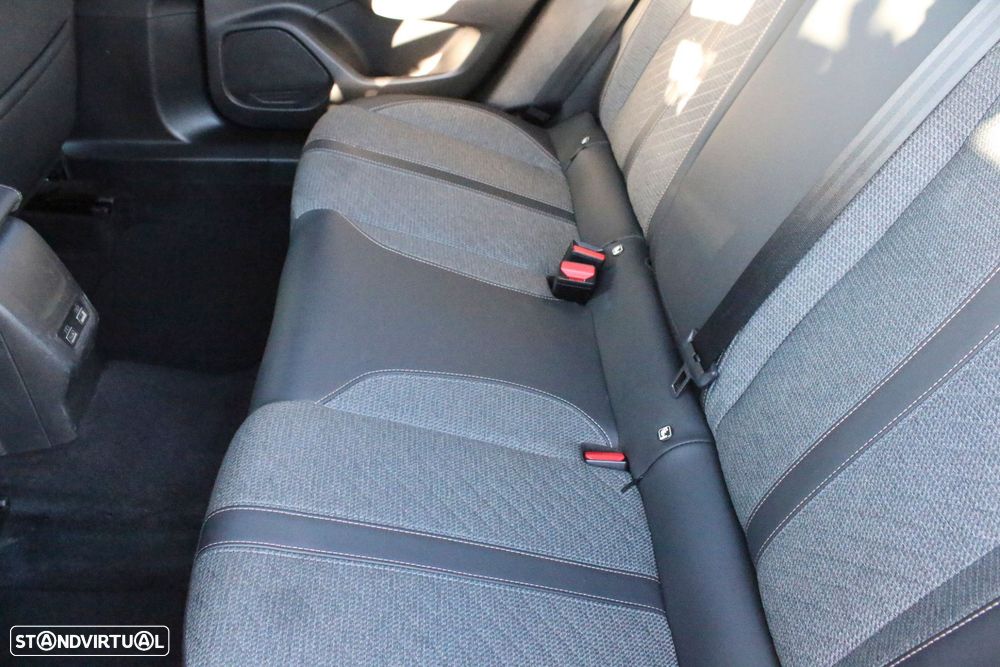 Peugeot 2008 PureTech 130 EAT8 Allure - 28