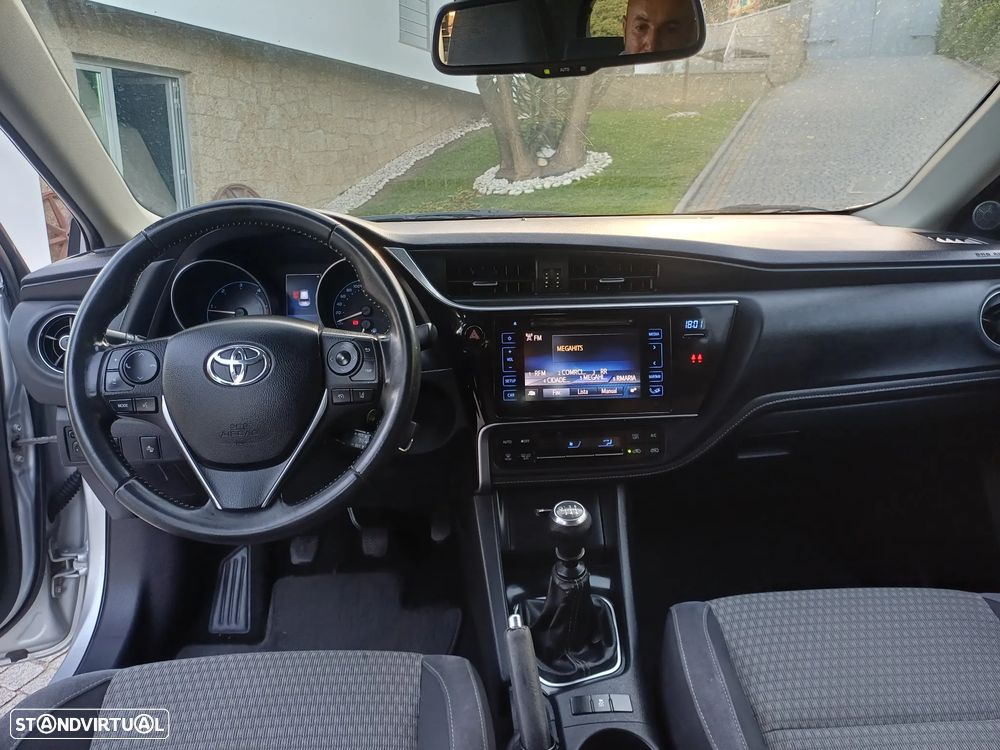 Toyota Auris 1.4 D-4D Com. +P.Sport+Navi - 6