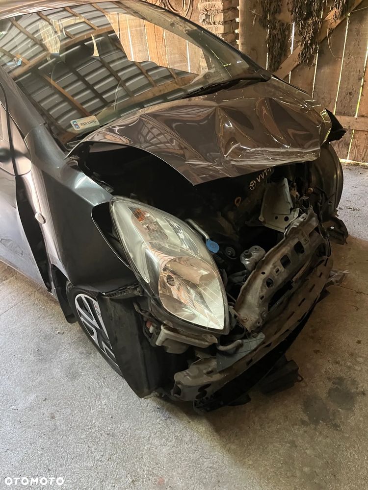 Toyota Yaris 1.3 Terra - 6