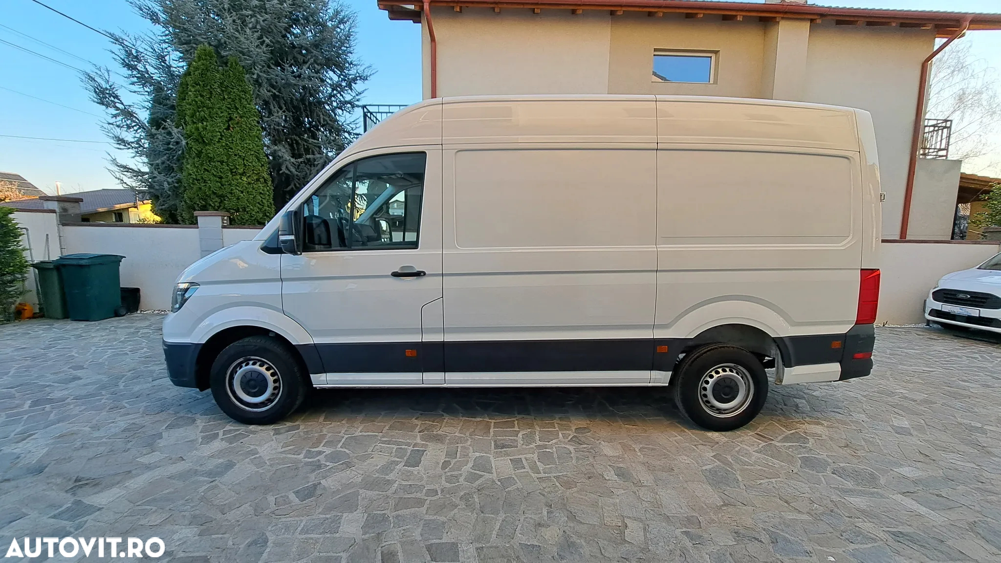 Volkswagen CRAFTER VAN L3H3 BUSINESS LINE FWD - 8
