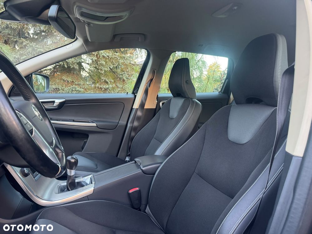 Volvo XC 60 D5 AWD Edition Pro - 17