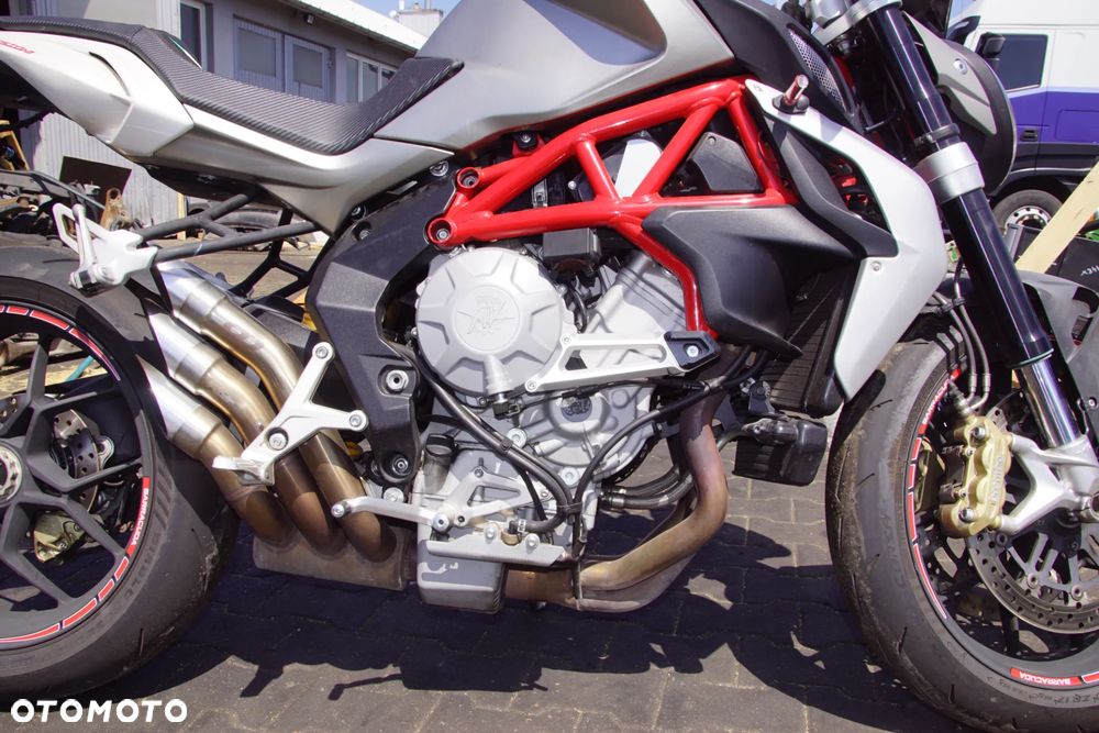 Motocykl na części 692106889 MV Agusta B3 800 Brutale 800 92 kw 2014 silnik lampa licznik lagi laga zbiornik felga tarcza rama owiewka - 18