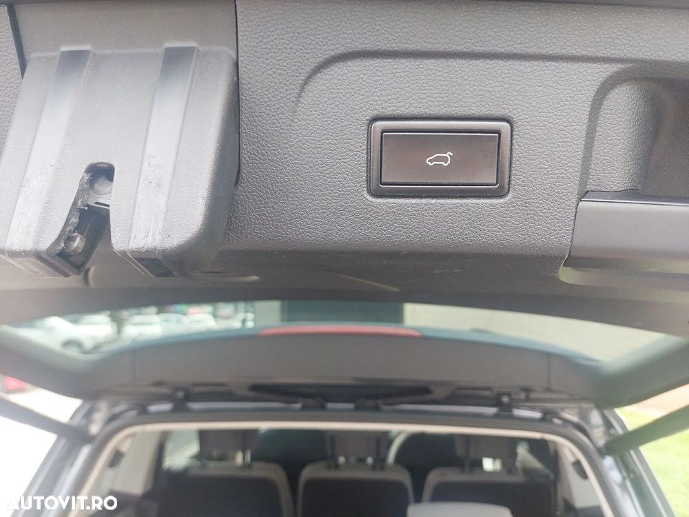 Volkswagen Touran - 11