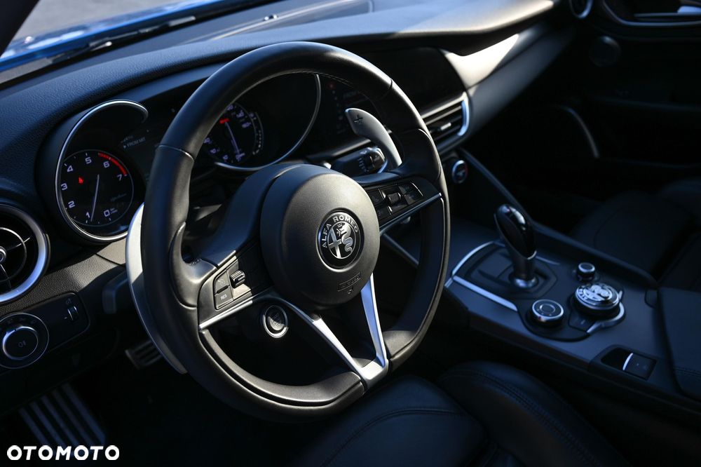 Alfa Romeo Giulia 2.0 Turbo 16V AT8-Q4 Veloce Ti - 23