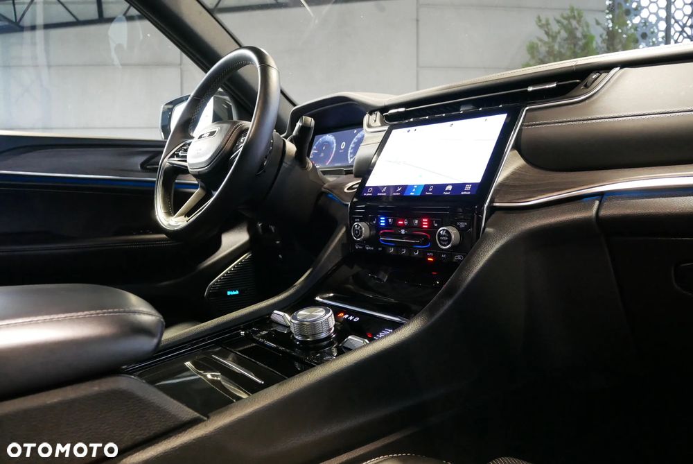Jeep Grand Cherokee - 33