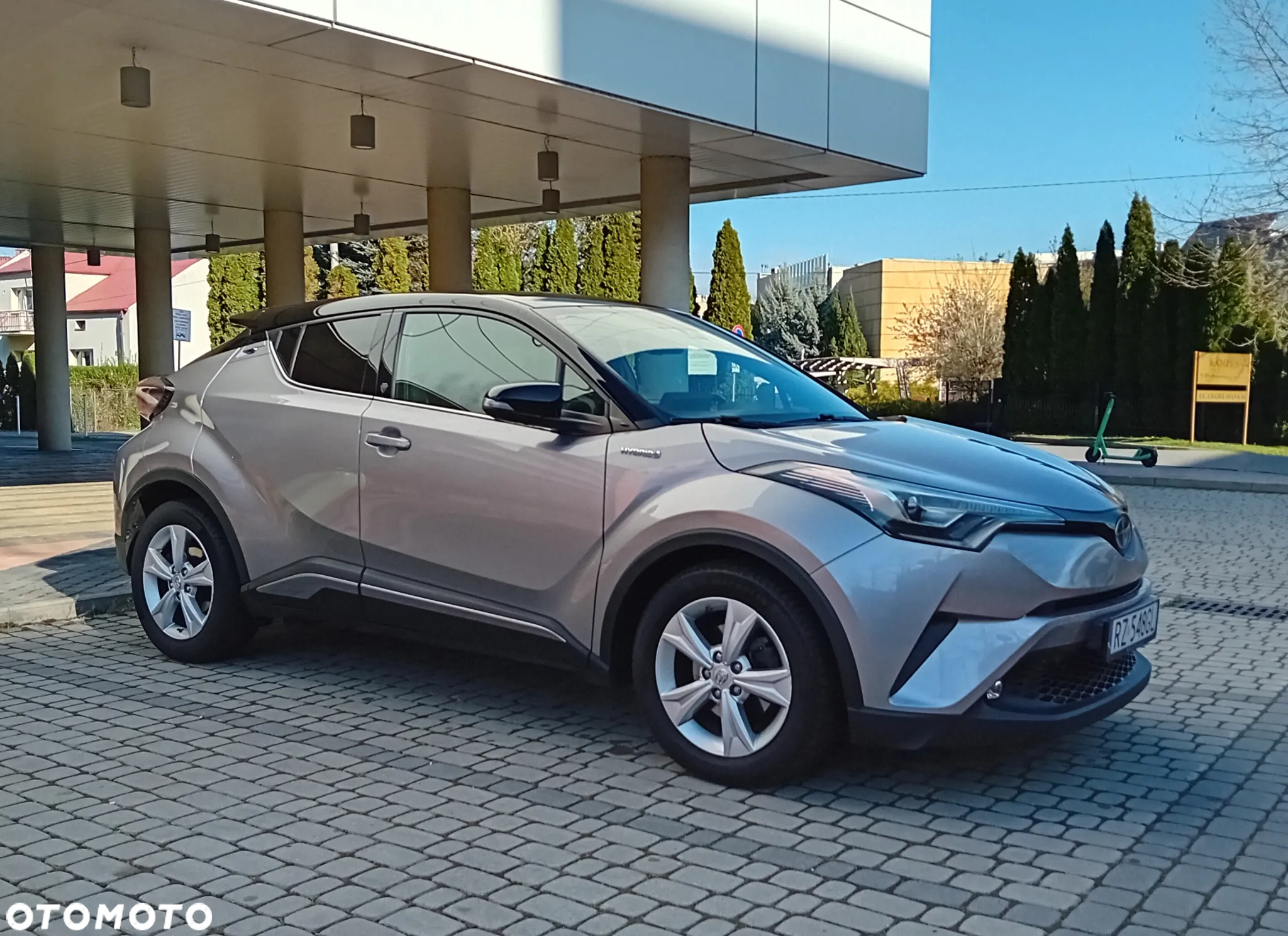 Toyota C-HR 1.8 Hybrid Neon Lime powered by JBL - 2