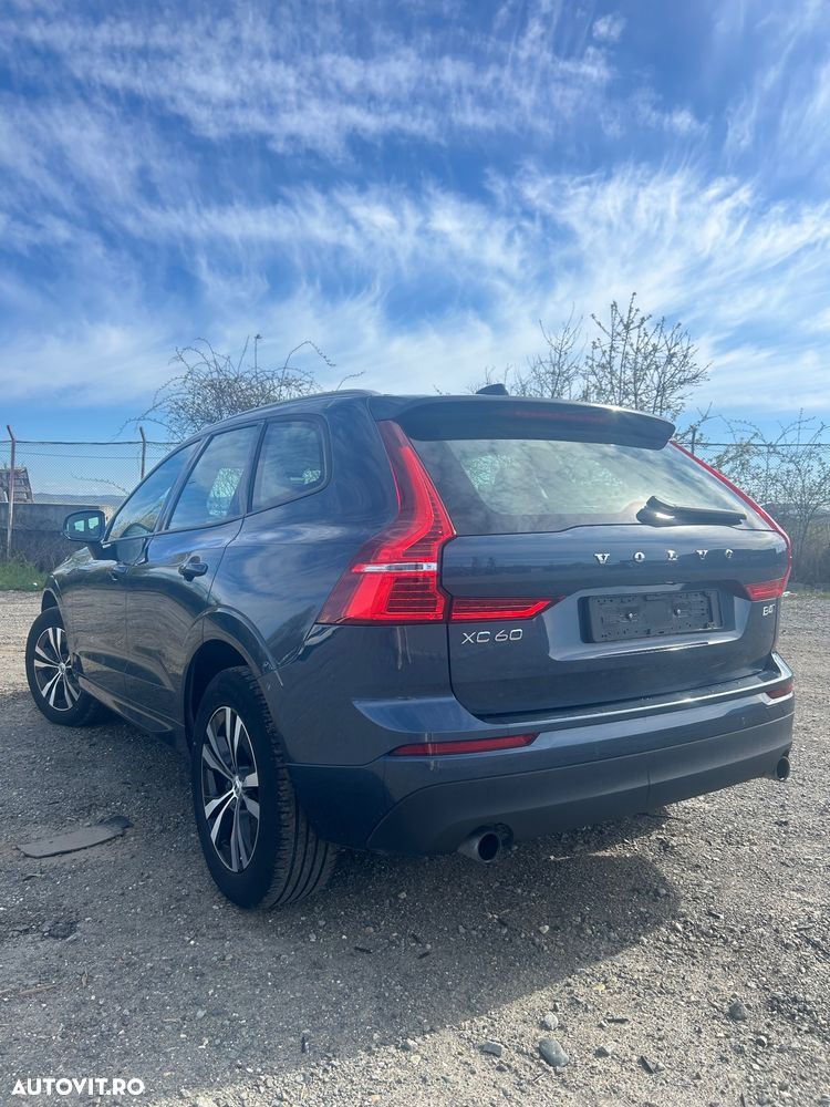 Volvo XC 60 B4 MHEV AWD Momentum - 5