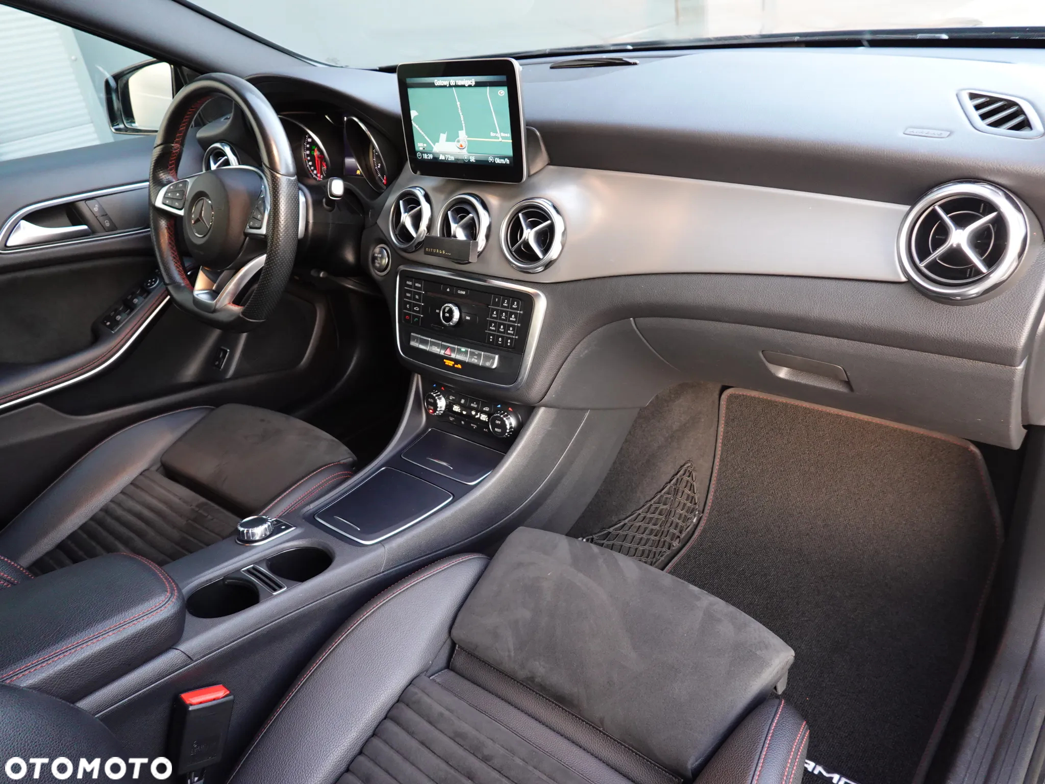 Mercedes-Benz GLA 200 7G-DCT AMG Line - 19