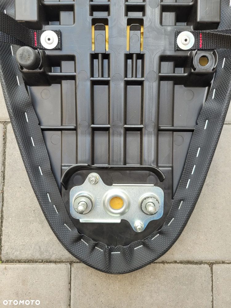 Kanapa, fotel, siedzenie Suzuki Gladius 650 - 18