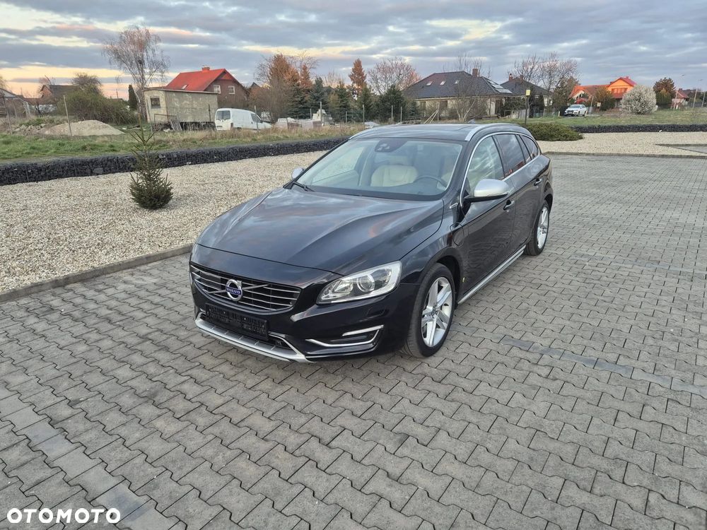 Volvo V60 D6 AWD Plug-in Hybrid Summum - 3