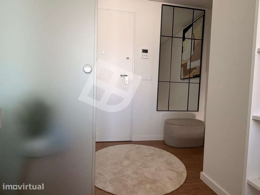 Apartamento T2 Implex Mobilado - Centro de Aveiro - Grande imagem: 2/24