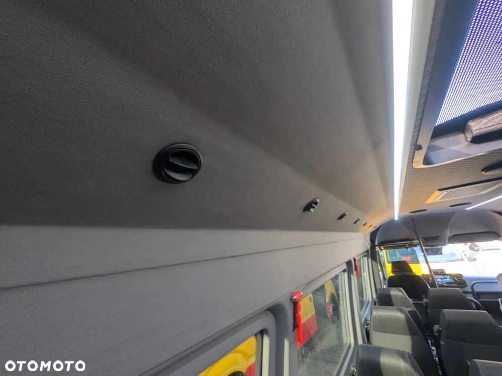 Mercedes-Benz Sprinter 517 - 19