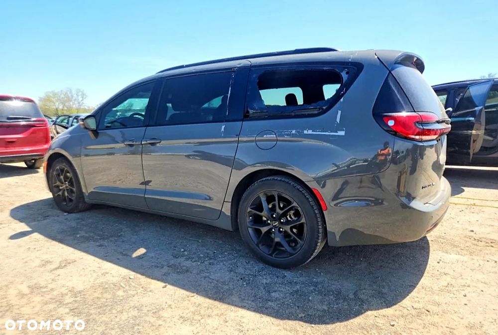 Chrysler Pacifica - 2