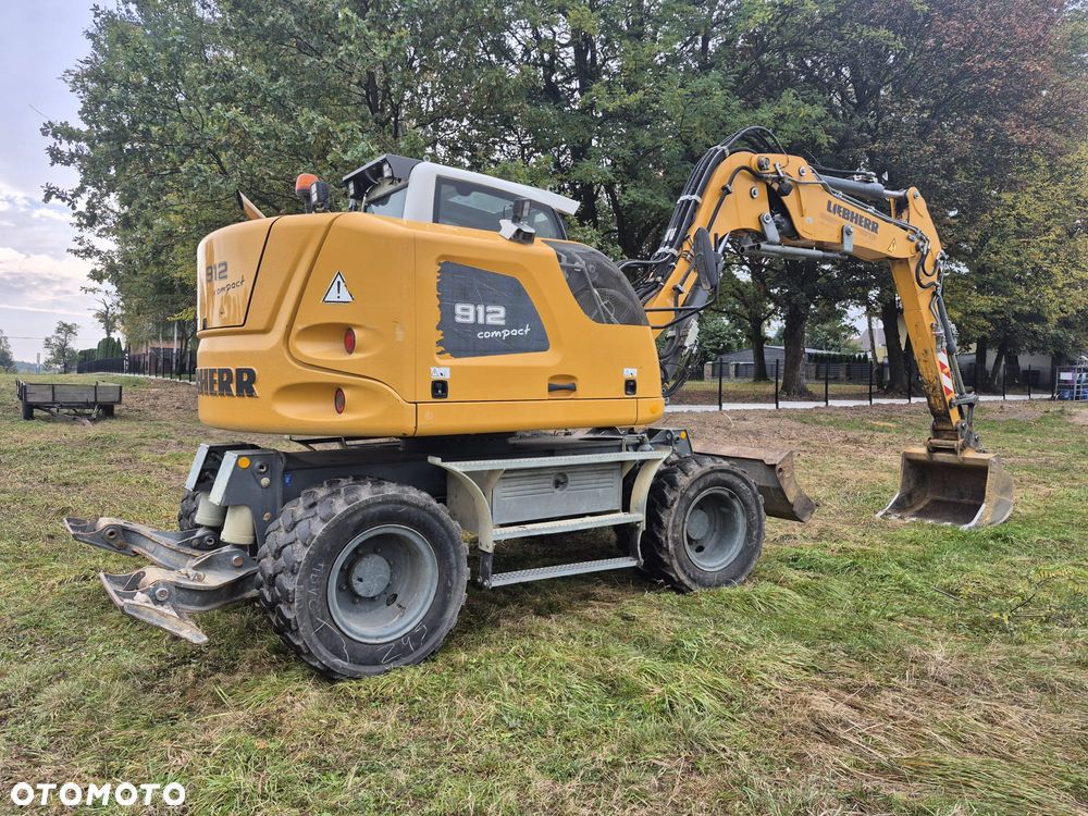 Liebherr A912 - 3