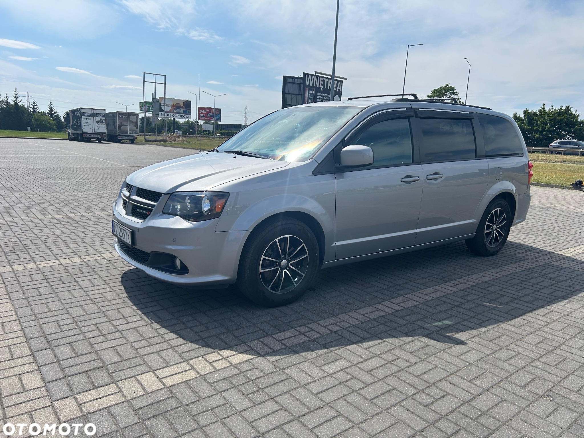 Dodge Grand Caravan - 10