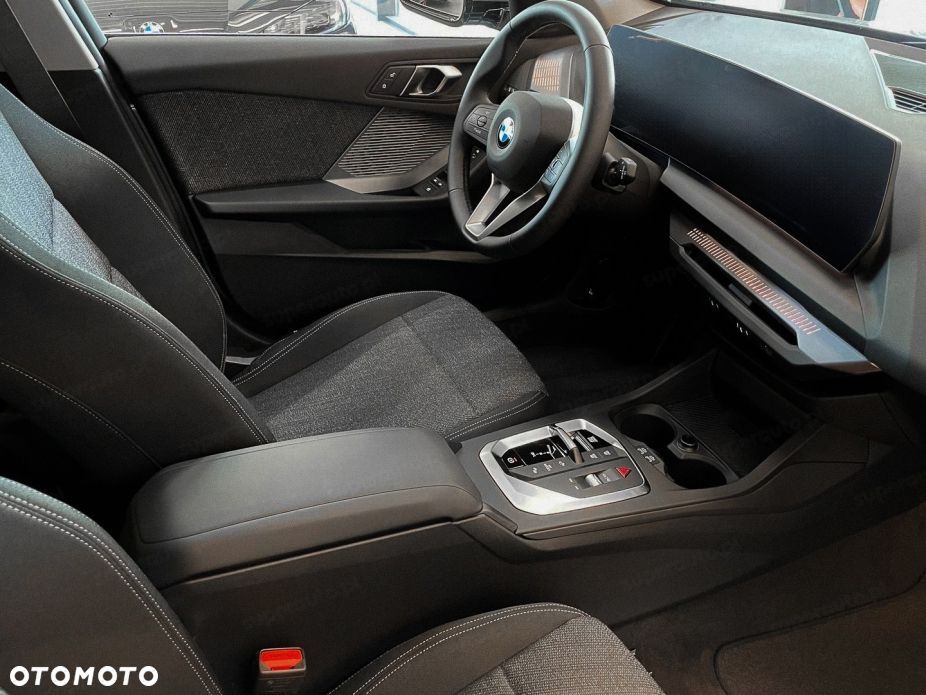 BMW Seria 1 120 mHEV - 10