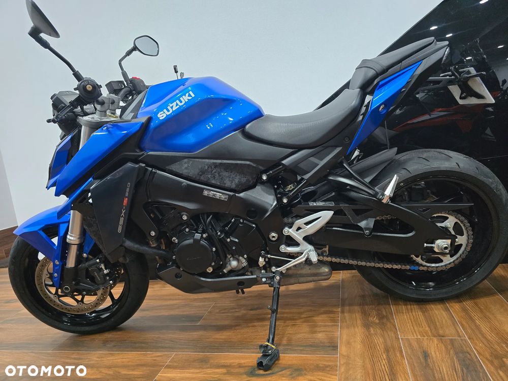 Suzuki GSX - 19