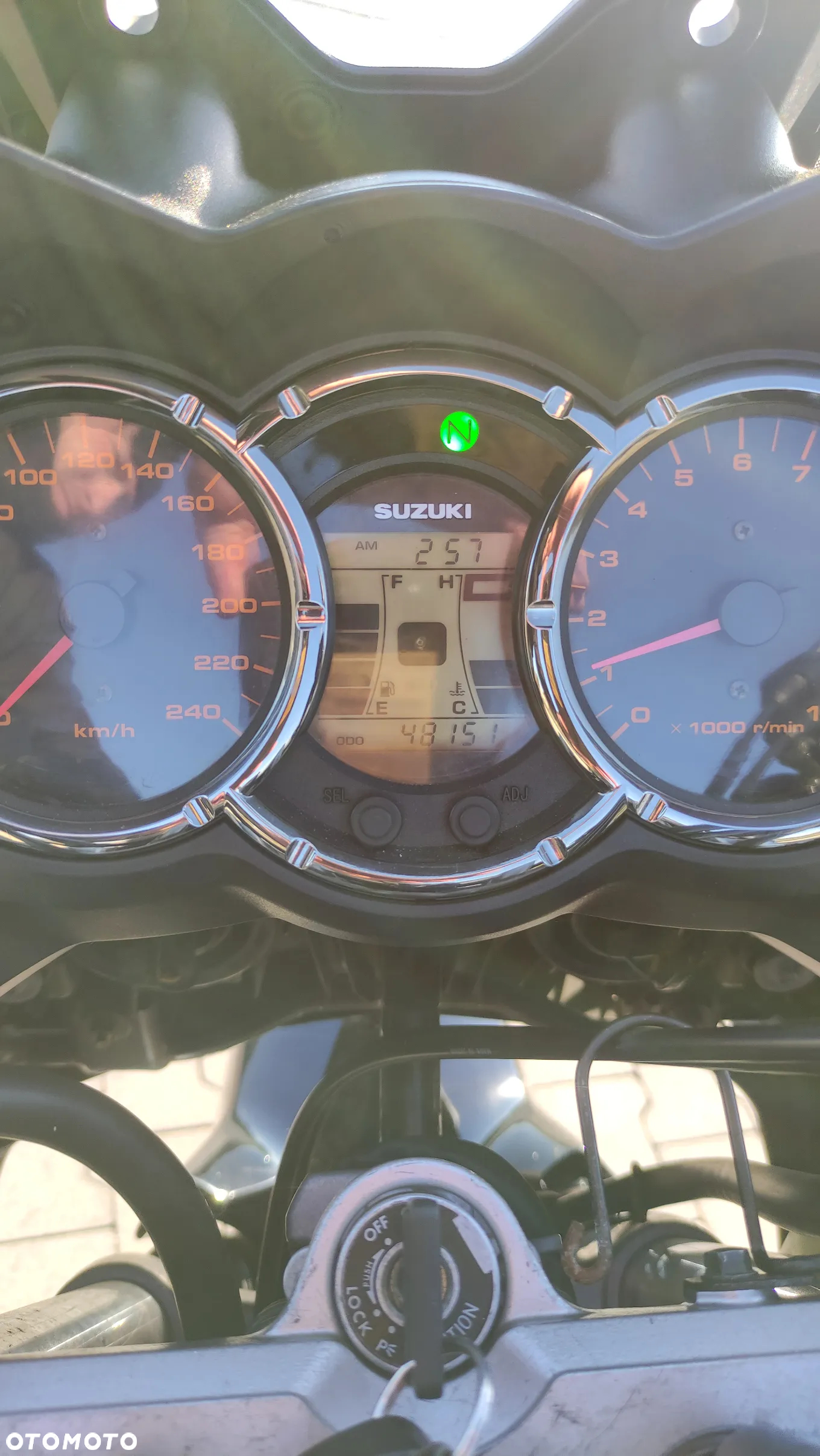 Suzuki V-STROM - 12