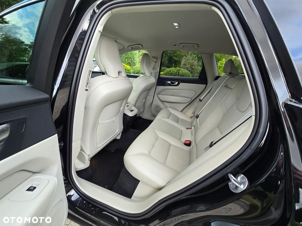 Volvo XC 60 B4 D AWD Plus Bright - 10