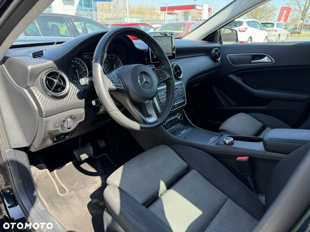 Mercedes-Benz GLA 200 7G-DCT Style - 16