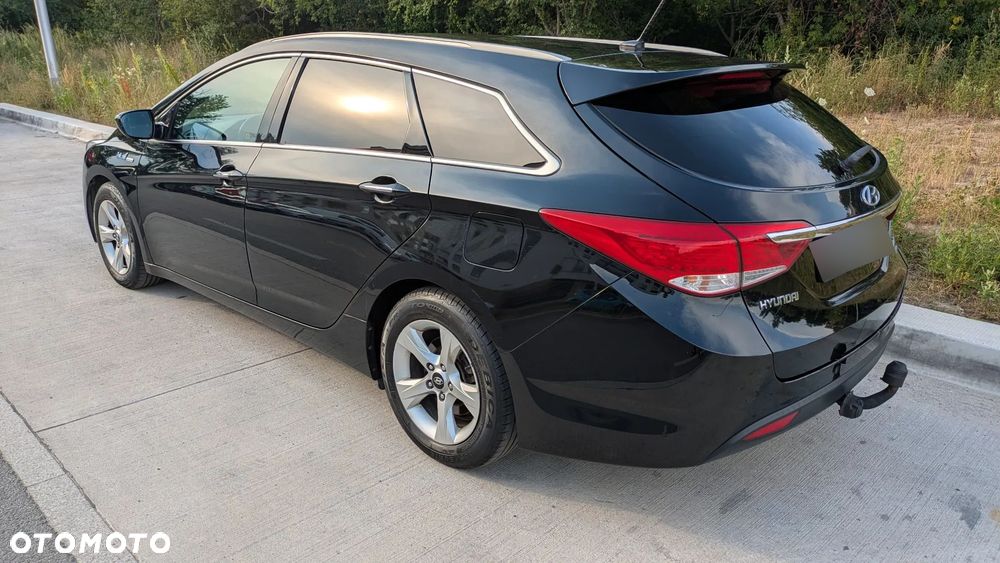Hyundai i40 Kombi blue 1.6 Family+ - 10