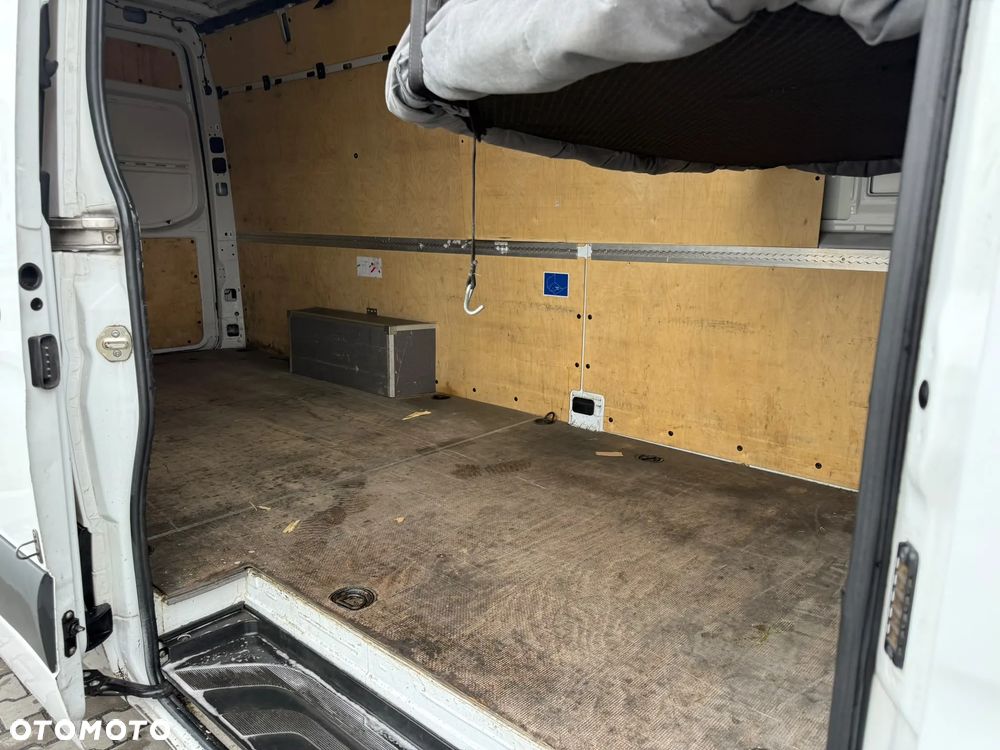 Mercedes-Benz Sprinter - 10
