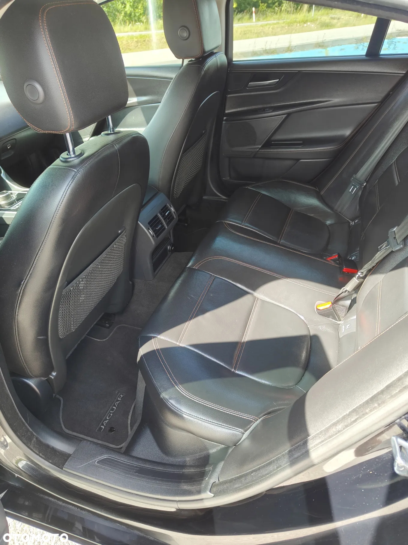 Jaguar XE 2.0 D AWD Portfolio - 11