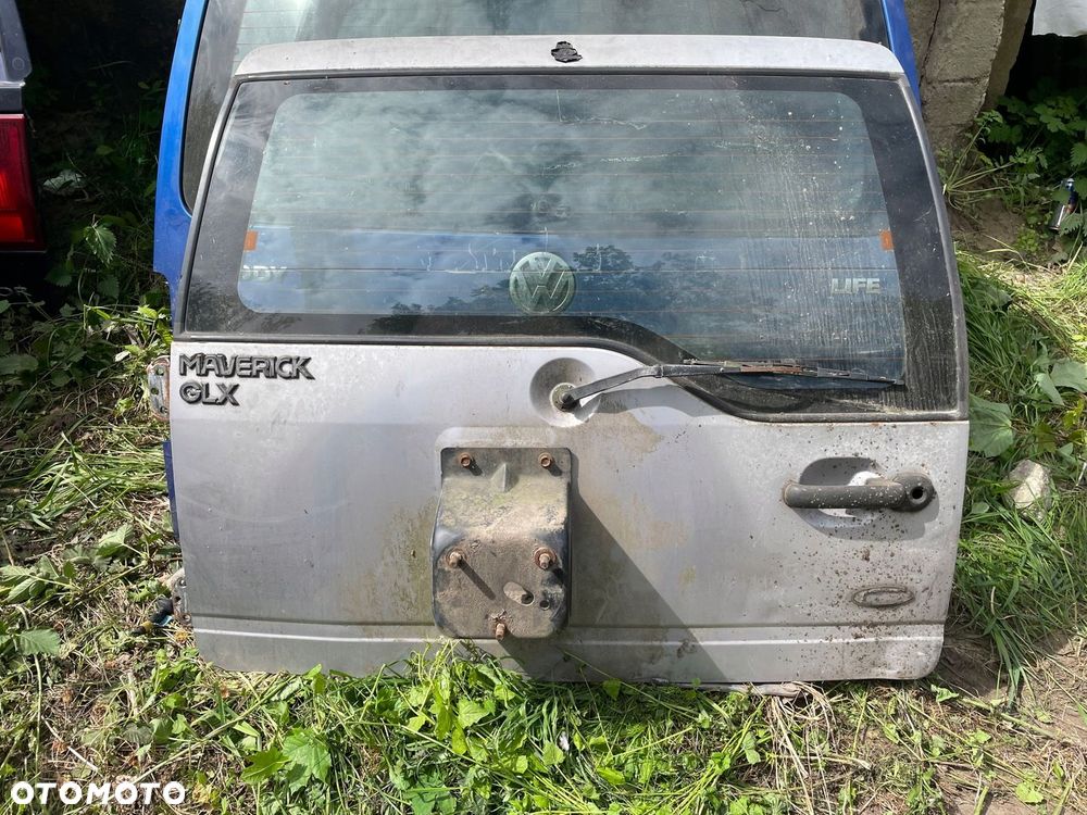 ford maverick mk1 I terrano II klapa bagażnika kompletna