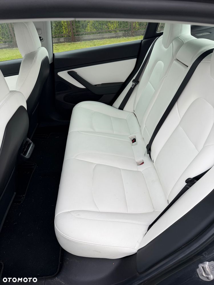 Tesla Model 3 - 8