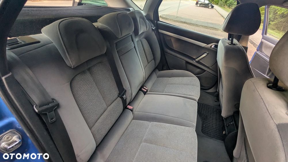 Peugeot 407 - 25