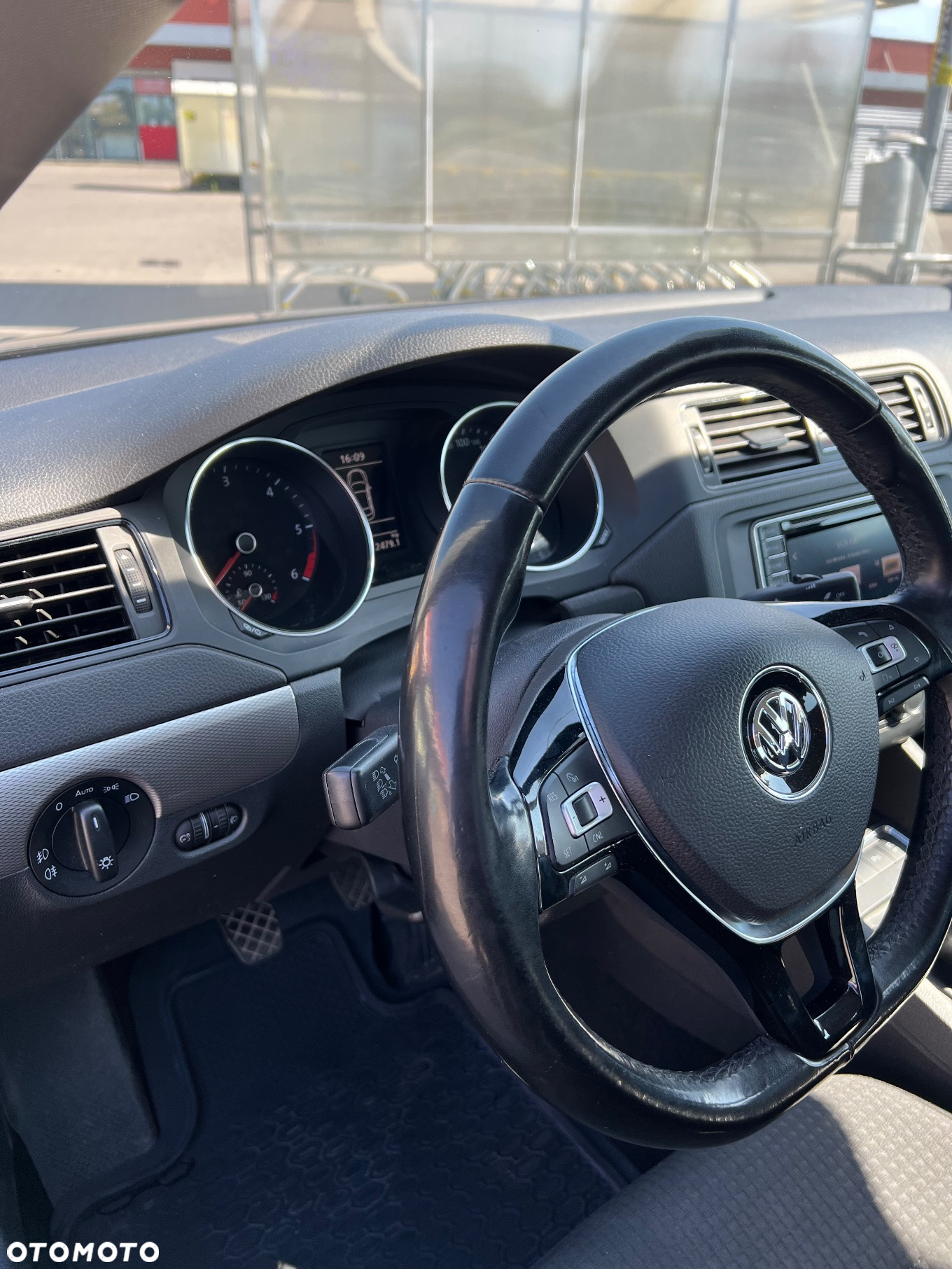 Volkswagen Jetta - 8