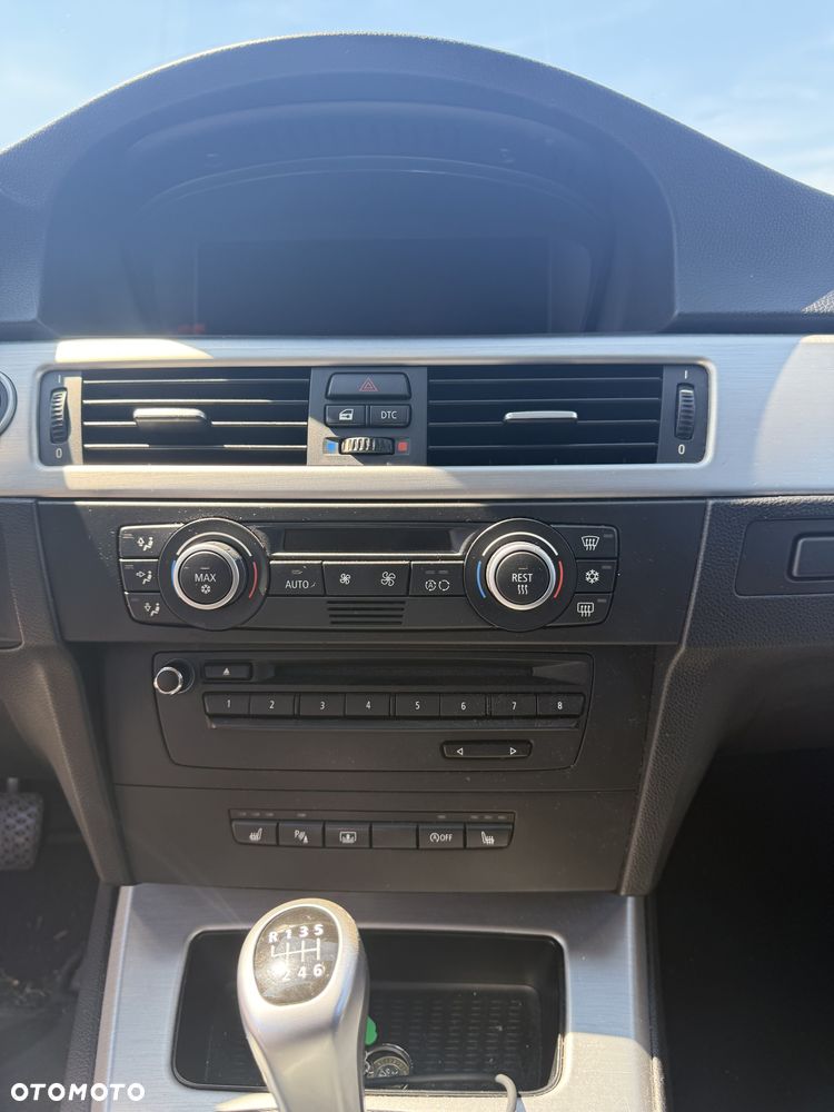 BMW Seria 3 320i - 12