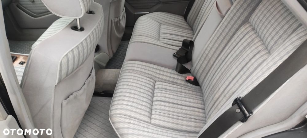 Mercedes-Benz W124 (1984-1993) - 13